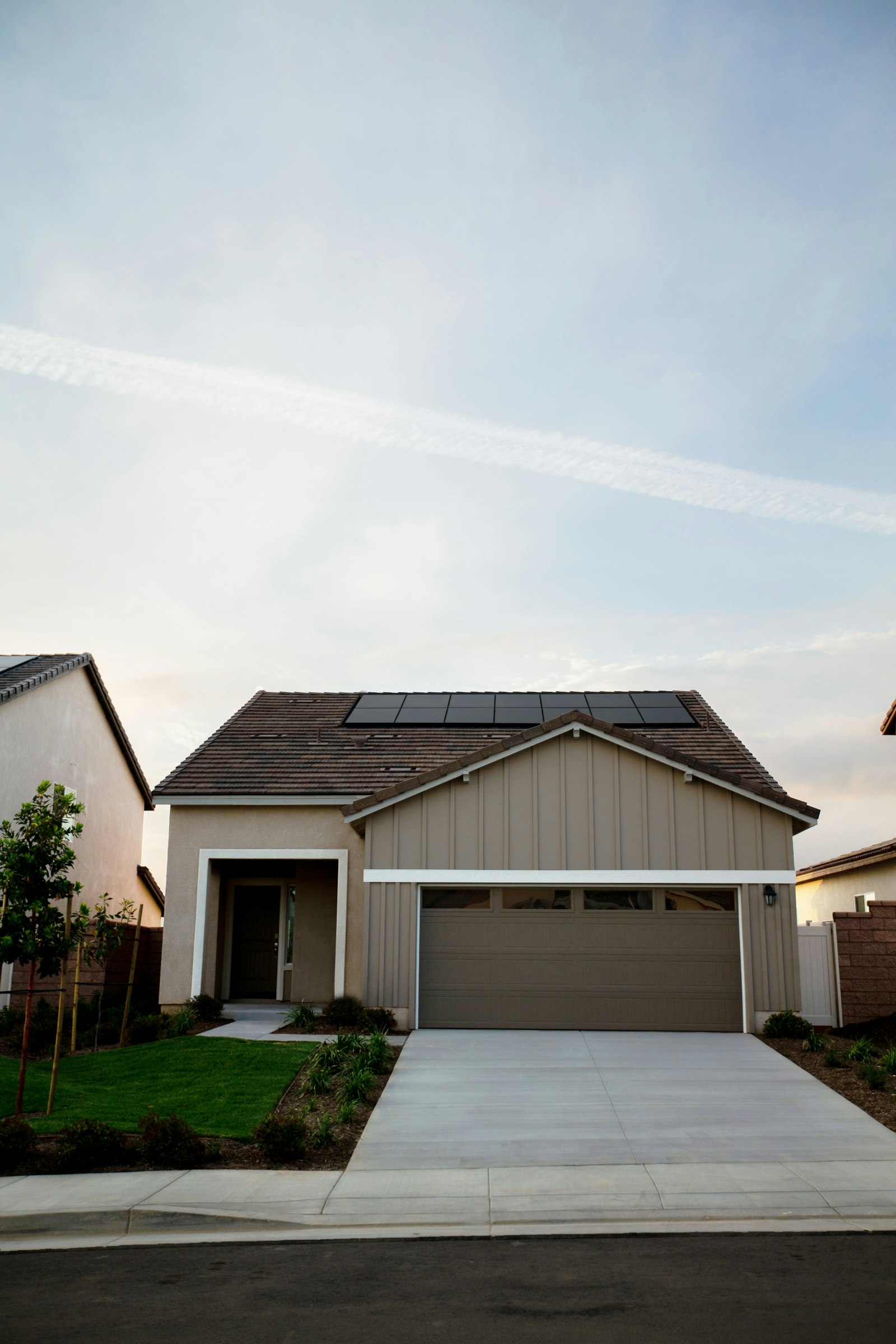 How Many Solar Panels Do I Need? (2026): Complete Sizing Guide With Real Calculator — editorial photo